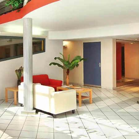 波尔多伊瑟尔公园及套房酒店